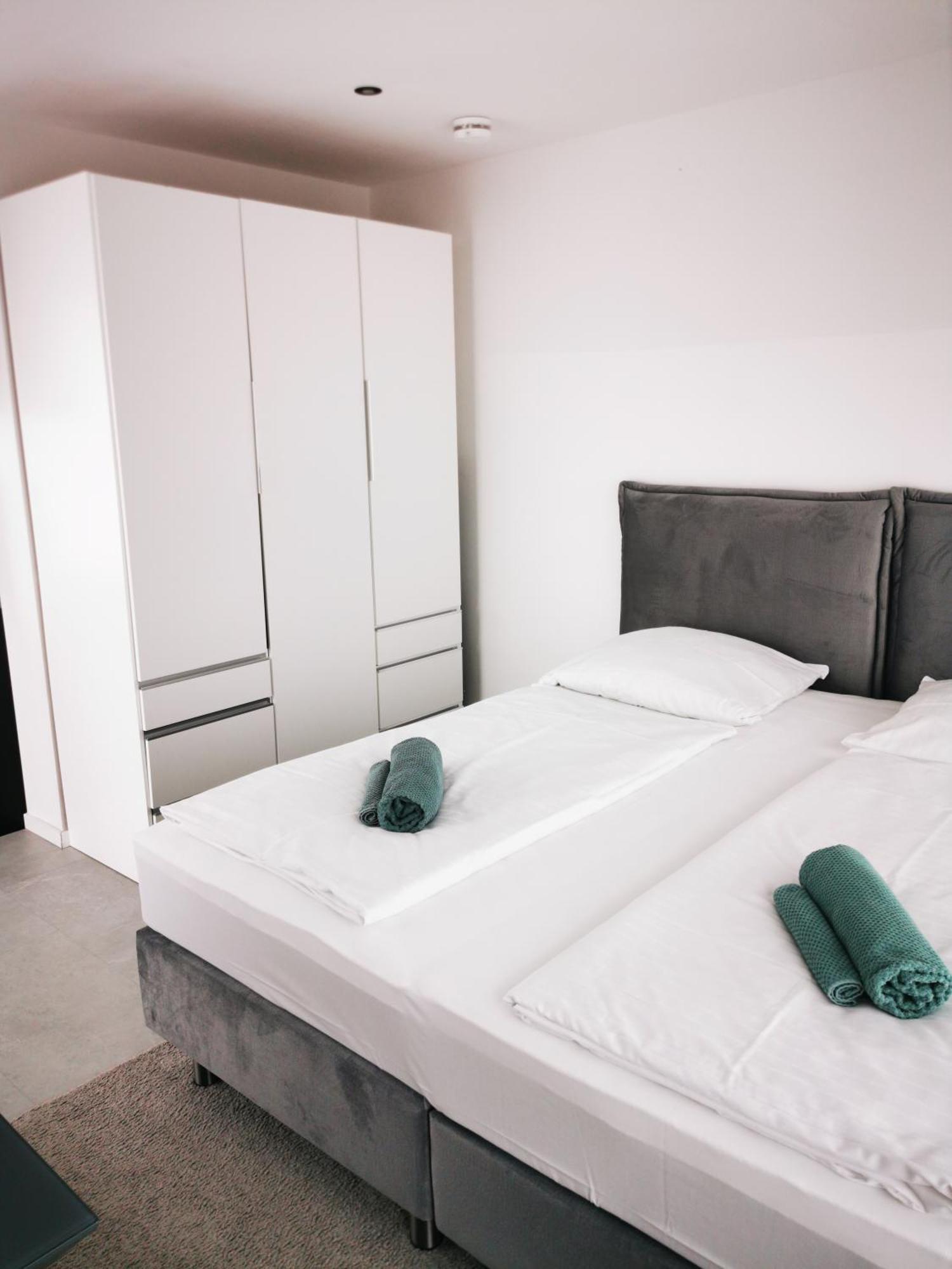 Hh 03 By Rockchair - Superhost Status - Modernes Apartment Mit Sonnigem Balkon & Premium Boxspringbetten In Winterhude - Hamburg Top Geheimtipp Hamburgo Exterior foto